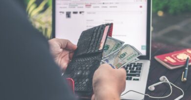 Investors May Be Turning To Smaller Dating Startups