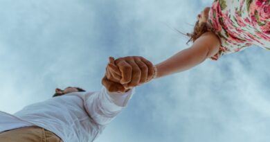 UK “Kissing Drought” Could Signal New Dating App Feature Needs