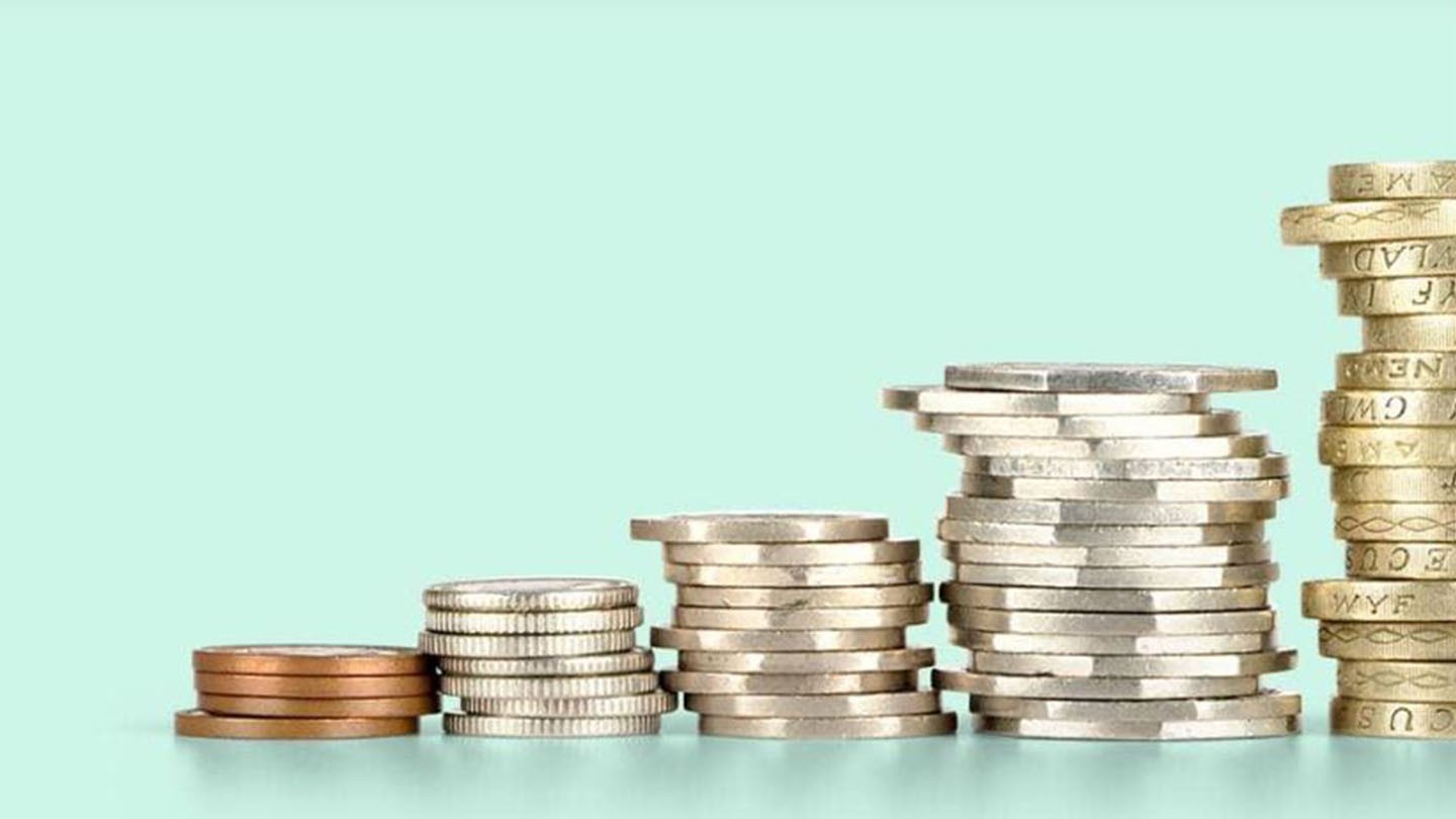 Stacks of British coins increasing in height, illustrating rising dating app spending in the UK.